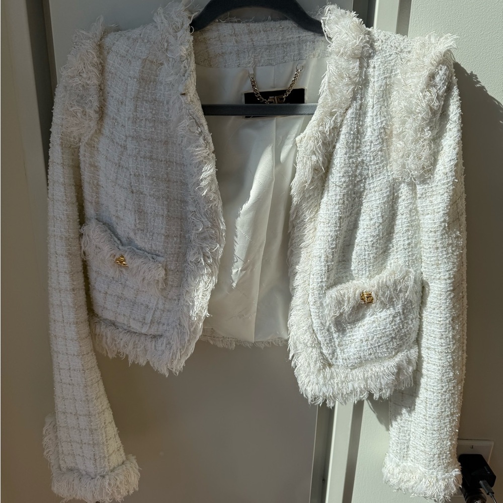 Chic White Tweed Jacket with Fringe Details